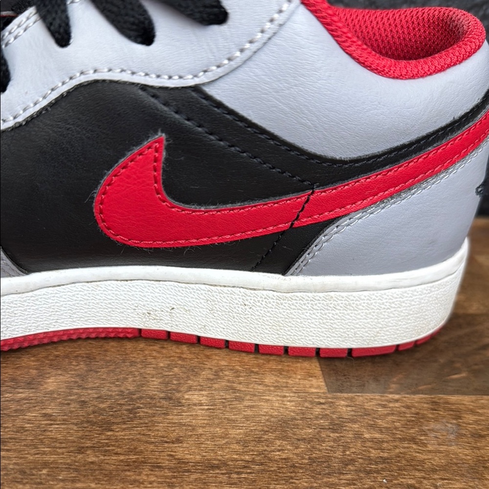 Air Jordan Low Sneakers in Black and Red Size 5.5 Boys - Picture 9 of 11